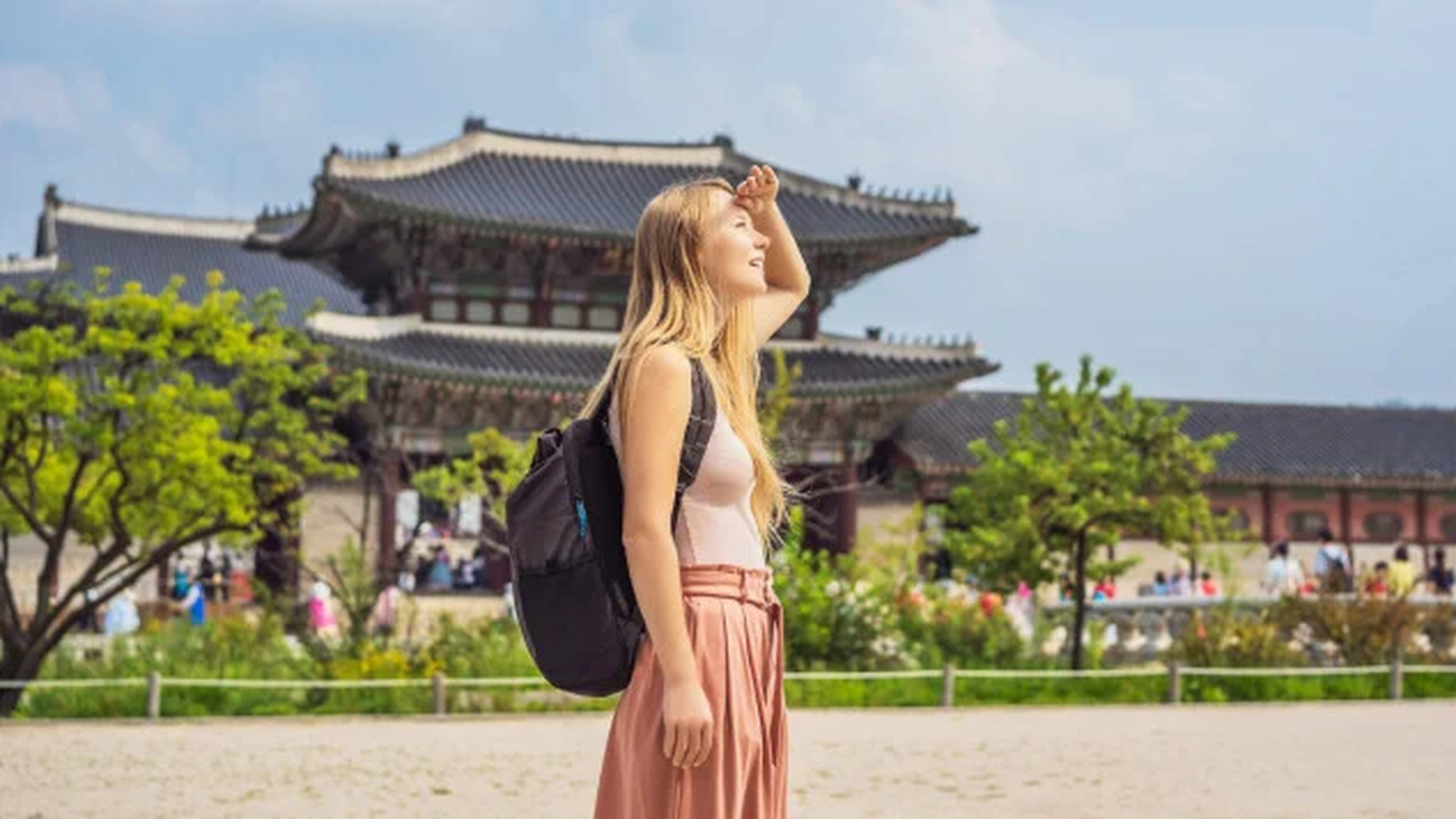 A traveller looking toward a historic palace in Seoul